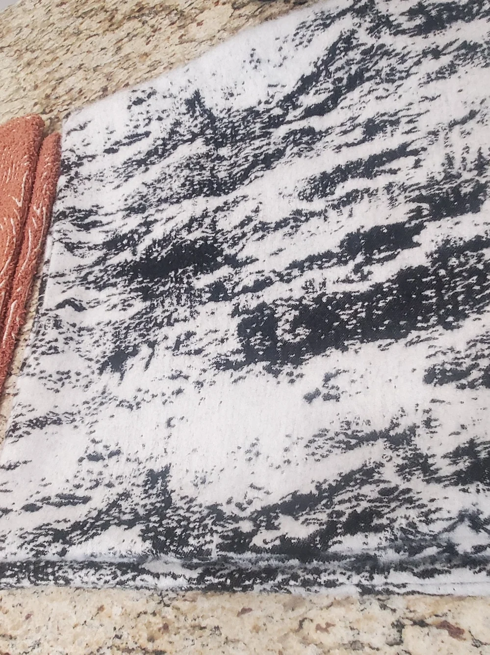 Set Of 4 Home Rust and Black Marble Patterned Pillow Casses